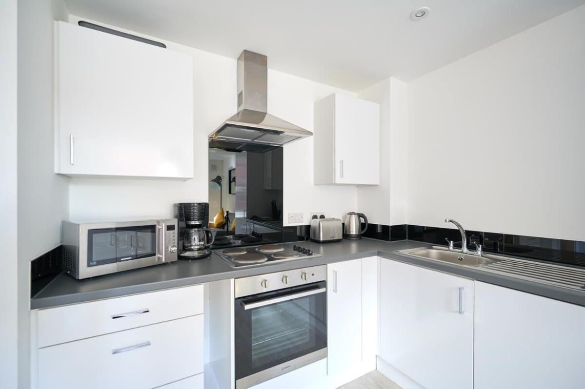 Fabulous 1 Bedroom In Preston Apartment *